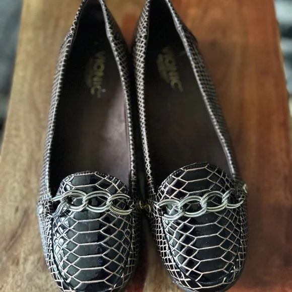 Vionic Alda Croc Embossed Black and Brown Chain Loafers - Picture 3 of 8